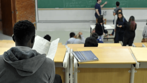 Professores da rede privada da Bahia realizam paralisação de 24 horas nesta terça-feira