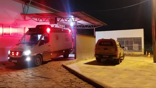 Homem é esfaqueado na cabeça pelo próprio amigo de casa