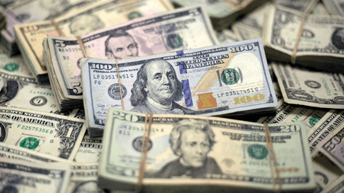 Dólar fecha em queda nesta segunda-feira, mas encerra 2024 com alta de 27%