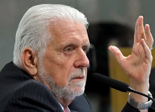 Jaques Wagner se afasta temporariamente da liderança do governo no Senado