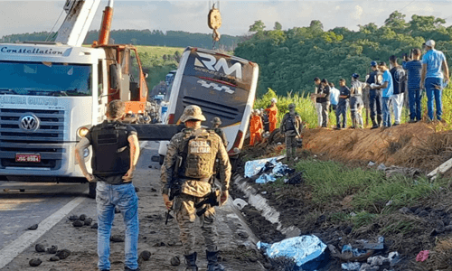 Motorista de ônibus que tombou e deixou 9 mortos na BA é indiciado