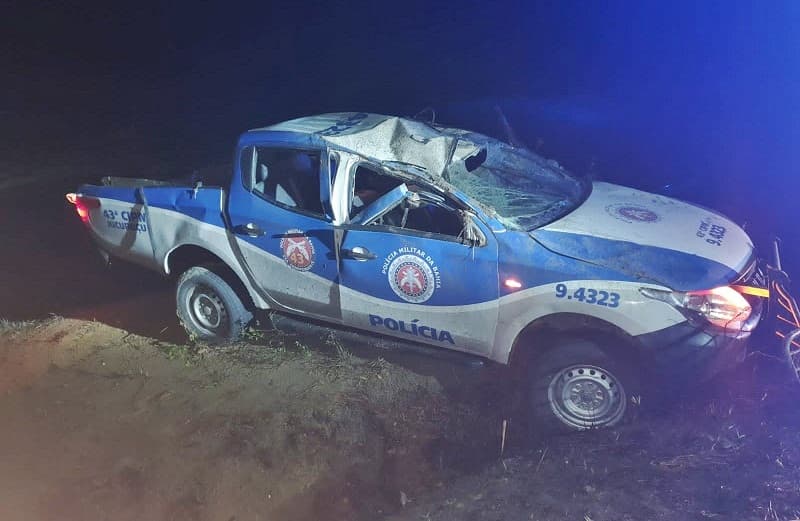 Viatura capota na BR 101 e dois militares feridos são socorridos ao Hospital de Itamaraju