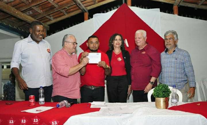Ibirataia: Antônio Carlos Cerqueira dos Santos (Carlos do Pague Leve’s) anuncia sua saída do PT e busca novo rumo político