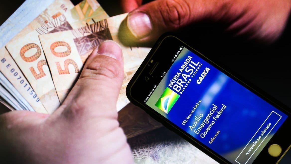 Trabalhadores nascidos em outubro podem sacar auxílio emergencial