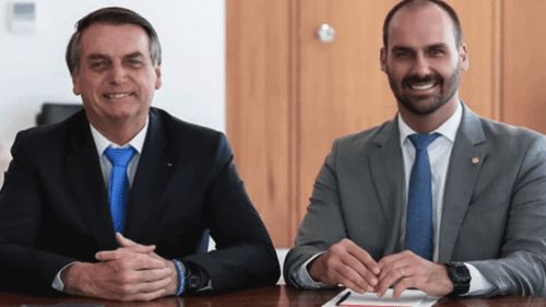 Moraes dá 5 dias para PGR se manifestar sobre denúncia contra Bolsonaro e filho