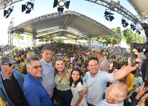 Bolsonaro participa em Porto Seguro de cerimônia pelos 522 anos do Brasil