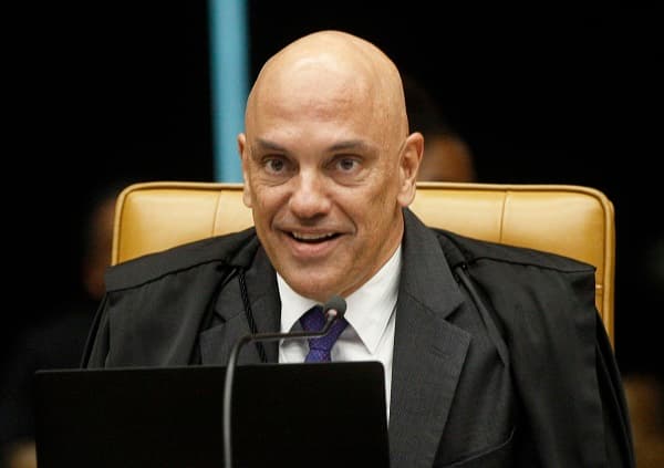 Moraes mantém prisão de 740 bolsonaristas envolvidos nos ataques golpistas em Brasília