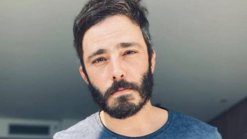 Ator Thiago Rodrigues é encontrado desacordado em praça após ser espancado durante assalto