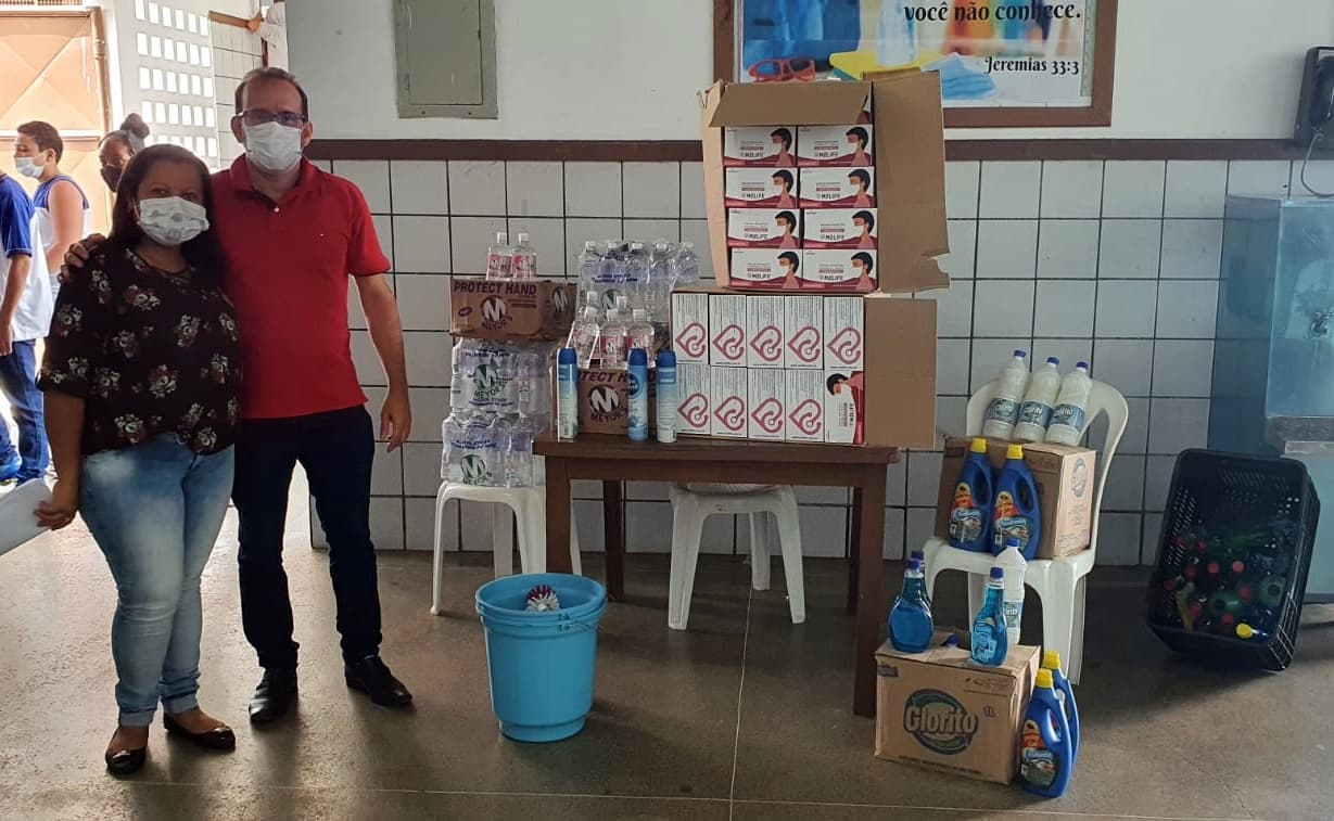 Colégio Municipal Paulo recebe doação de materiais de limpeza e protetivos contra a covid-19 da Secretaria de Saúde