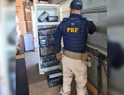 Mais de 1 tonelada de maconha é apreendida em carga de mudança em Barreiras