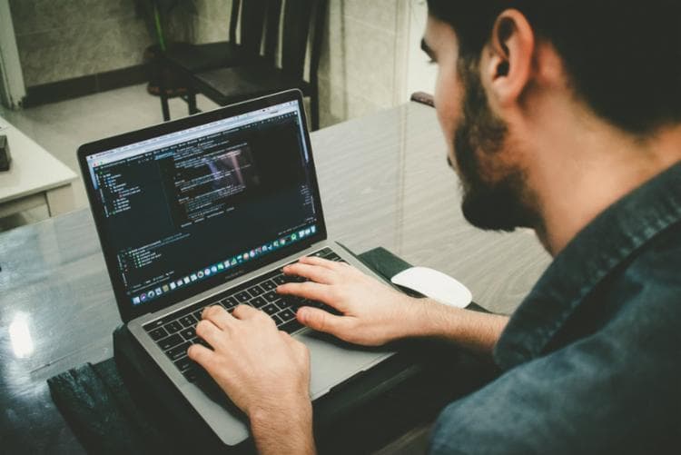 Abertas inscrições para 699 vagas de cursos on-line de Formação Inicial e Continuada