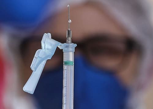 Governo libera 4ª dose da vacina contra Covid para maiores de 40 anos