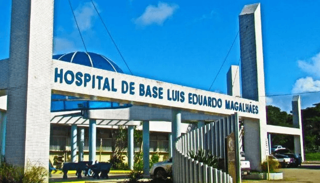Mulher trans invade hospital com corpo em chamas após ser atacada por homem em Itabuna