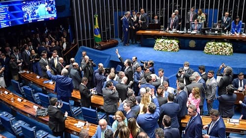 Senado aprova licença remunerada para professores cursarem pós-graduação e realizarem pesquisas