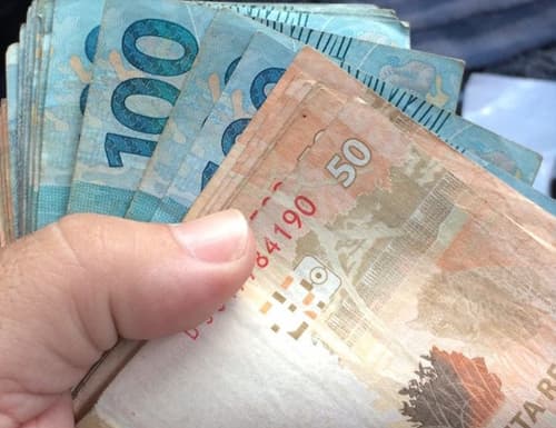 Governo prevê salário mínimo em R$ 1.302 em 2023
