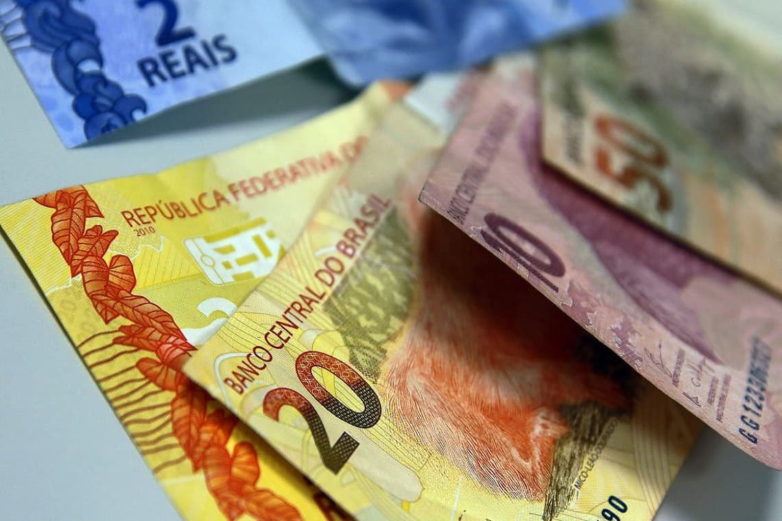 Governo federal propõe salário mínimo de R$ 1.147 para 2022