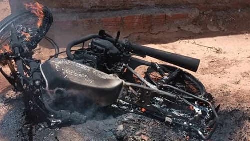 Homem toca fogo na própria moto na Bahia