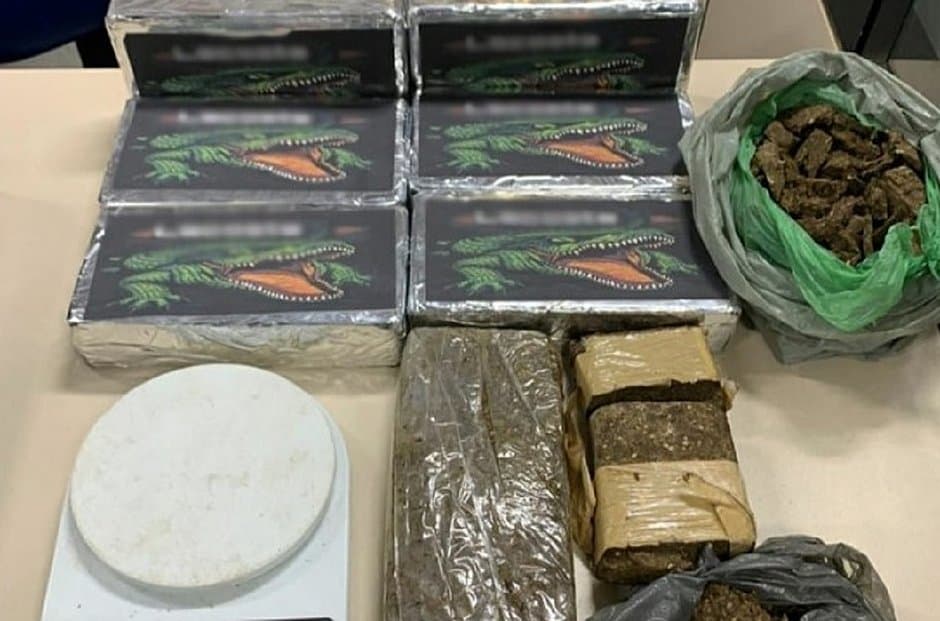 Professor de escolinha de futebol é preso com drogas em Feira de Santana