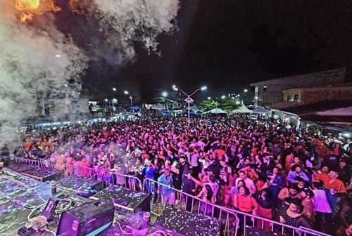 Sucesso de público marca a 1ª noite da Festa da Graviola no Cocão, Wenceslau Guimarães
