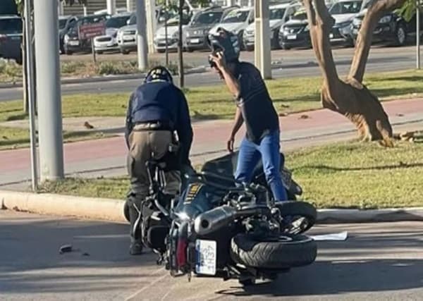Mulher fica ferida em acidente com motocicleta da PRF, em Luís Eduardo Magalhães