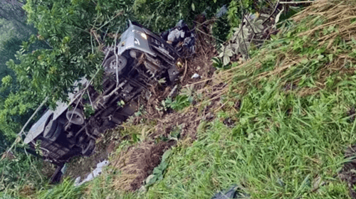 Quatro pessoas morrem em acidente com micro-ônibus em Candeias