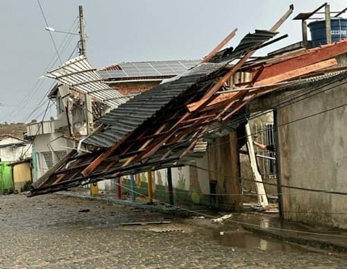 Ventania deixou rastro de destruição em Ipiaú; veja vídeo