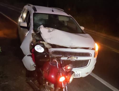 Morador de Ipiaú morre após motocicleta ser atingida na traseira por carro de prefeitura na BR-330