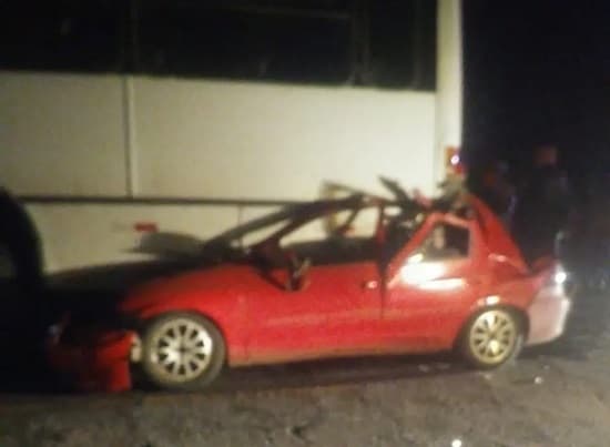 Quatro pessoas da mesma família morrem após batida entre carro e ônibus no sul da Bahia