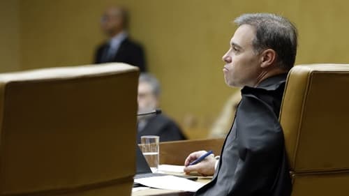 André Mendonça pede afastamento de Alexandre de Moraes do STF