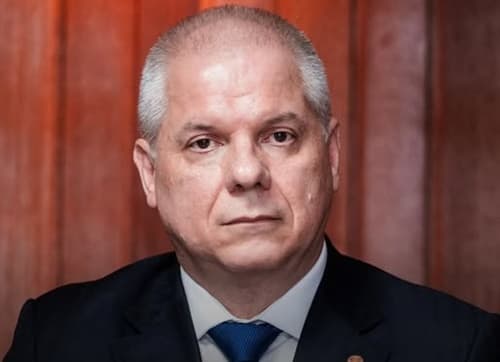 PF prende ex-presidente do INSS em nova fase da Operação Sem Descontos