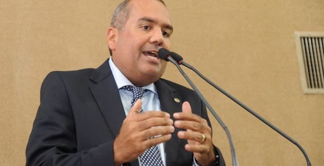 "A violência na Bahia tomou uma proporção absurda e inadmissível", diz Sandro Régis