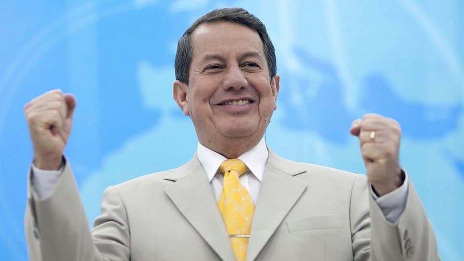 Pastor R. R. Soares é internado às pressas com covid-19