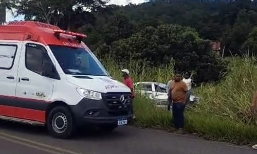 Ibirataia: Acidente deixa passageiro ferido na BA - 650 que liga Ibirataia a Ipiaú; veja o momento do acidente
