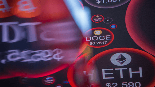 Trump apoia regulação de stablecoins e cria reserva estratégica de Bitcoin