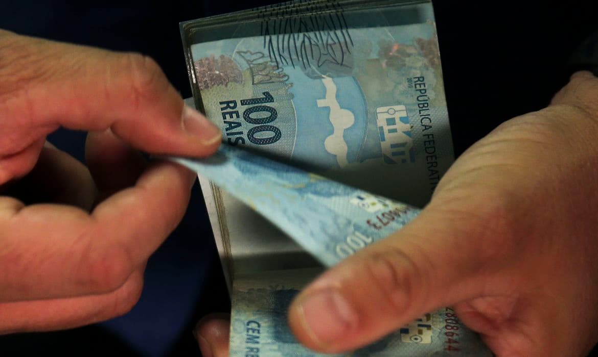 Caixa Econômica Federal paga Auxílio Brasil a cadastrados com NIS final 7