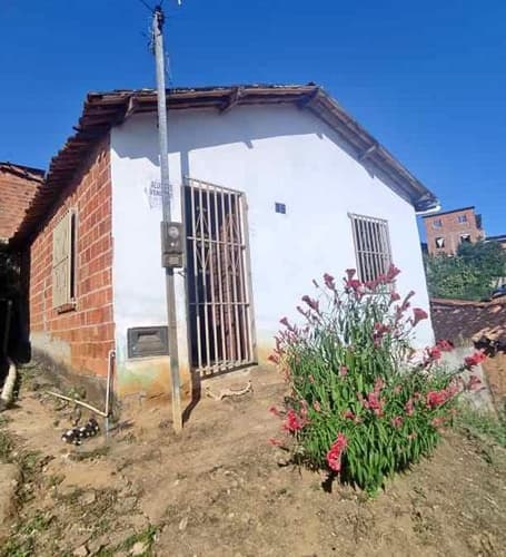 Vende-se uma casa em Ibirataia