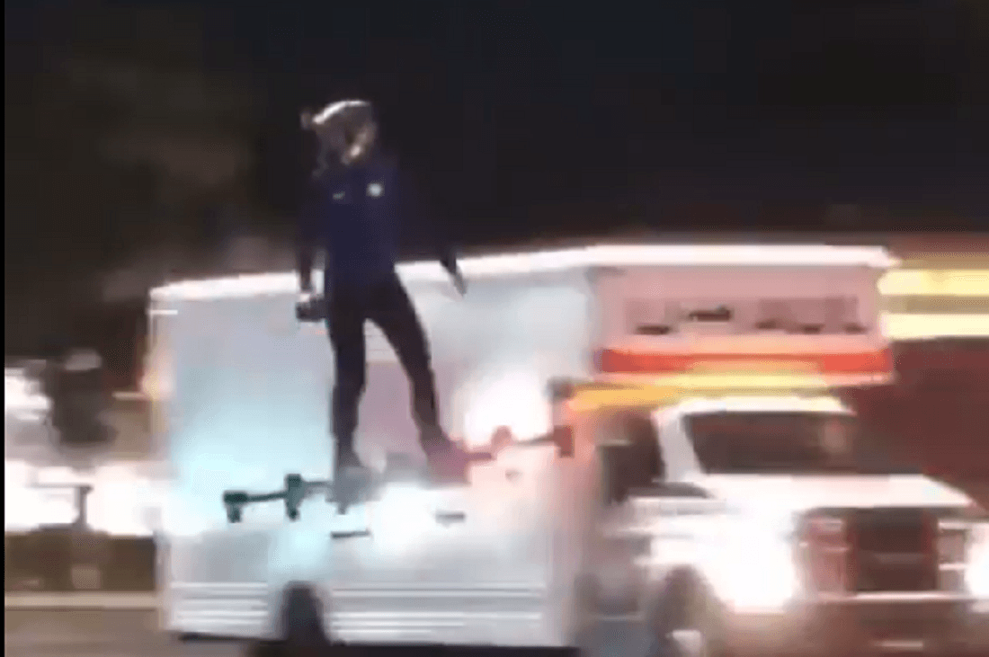 Duende verde? Homem mascarado é visto flutuando em drone nos EUA; vídeo
