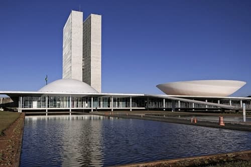 Congresso Nacional reúne 57 propostas para acabar com a reeleição e ampliar mandatos no Executivo