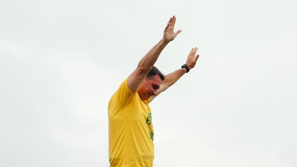 Pesquisa do Instituto França aponta Flávio Bolsonaro com 51,4% dos votos válidos e Lula com 48,6%