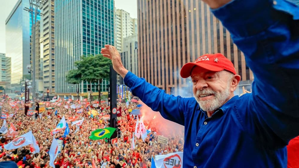Lula é reeleito presidente do Brasil com 51,79% dos votos válidos