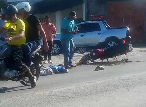 Passageiro de moto fica ferido após colisão com carro em Ipiaú