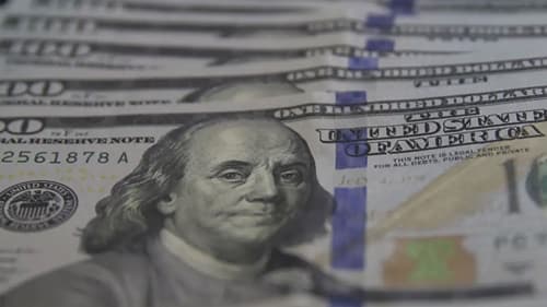 Mercado financeiro reage a conversas entre Trump e Putin e expectativa de corte de juros nos EUA