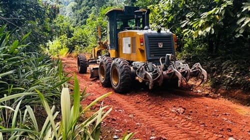 Ibirataia: Prefeitura intensifica recuperação de estradas rurais durante período de estiagem