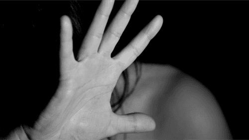 Professor é acusado de gravar vídeo tendo relações sexuais com aluna de 14 anos