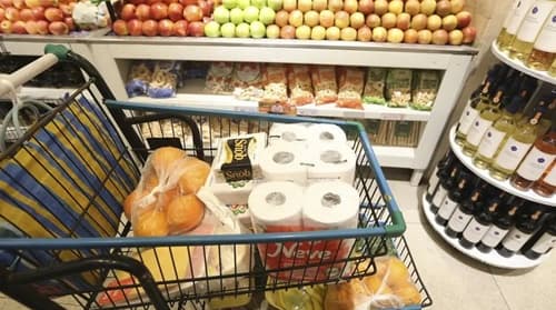 Mercados na Bahia deverão prestar auxílio a pessoas com deficiência a partir de março