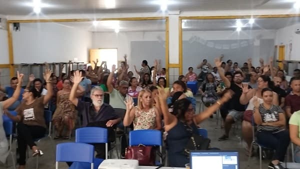 Dário Meira: Professores paralisam atividades e reivindicam cumprimento do piso salarial