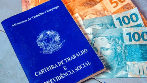 103 milhões de trabalhadores brasileiros ganham até R$ 3.242 por mês