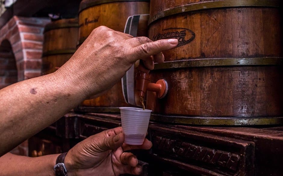 Com garrafa a até R$ 700, mercado de cachaça está em alta na Bahia