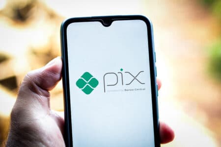 Idosa descobre que foi vítima de golpe após ver PIX de R$ 24 mil