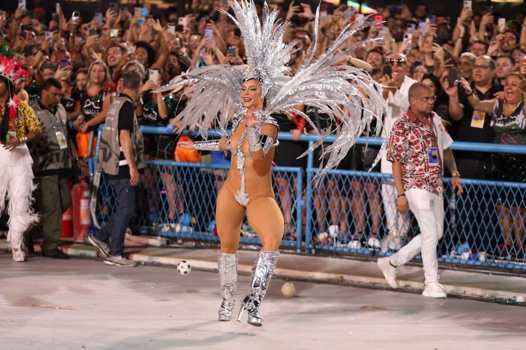 Estilista se pronuncia sobre estresse de Paolla Oliveira antes do desfile